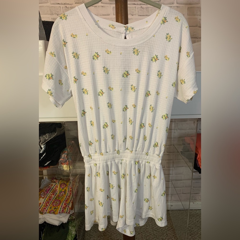Chaser White Floral Short Sleeve Elastic Waist Dress Romper NWOT Small